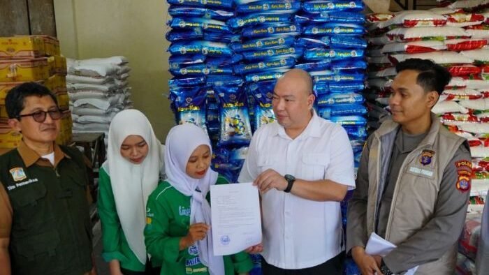 Polda Kaltim melalui Subdit I Indagsi Ditreskrimsus melakukan pemantauan penyaluran beras bantuan akomodasi dari Badan Pangan Nasional (BAPANAS), pada Senin (08/12/2025). Foto: HO/Humas Polda Kaltim