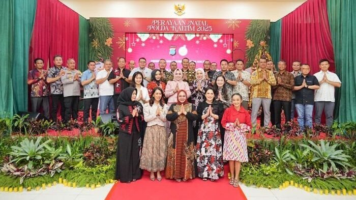 Polda Kaltim menggelar kegiatan Open House Hari Raya Natal 2025 yang berlangsung di Aula Gedung Bhayangkari Klandasan, Balikpapan, pada Kamis (25/12/2025). Foto: HO/Humas Polda Kaltim