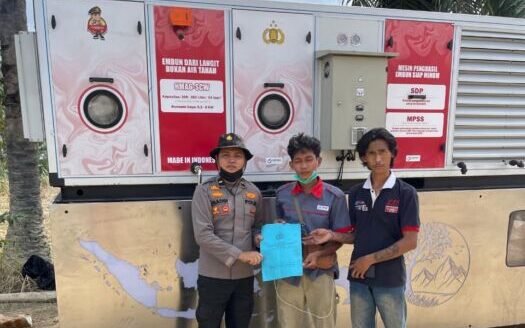 Polres Aceh Tamiang menerima dua unit Mesin Penghasil Embun Siap Minum serta dua unit genset dari Slog Mabes Polri, pada Rabu (10/11/2025). Foto: HO/Humas Polres Aceh Tamiang