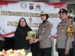 Polwan Polda Kaltim bersama Bhayangkari Daerah Kaltim melakukan penyaluran bantuan kepada masyarakat Polwan Polda Kaltim bersama Bhayangkari Daerah Kaltim melakukan penyaluran bantuan kepada masyarakat, pada Rabu (17/12/25). Foto: HO/Humas Polda Kaltim