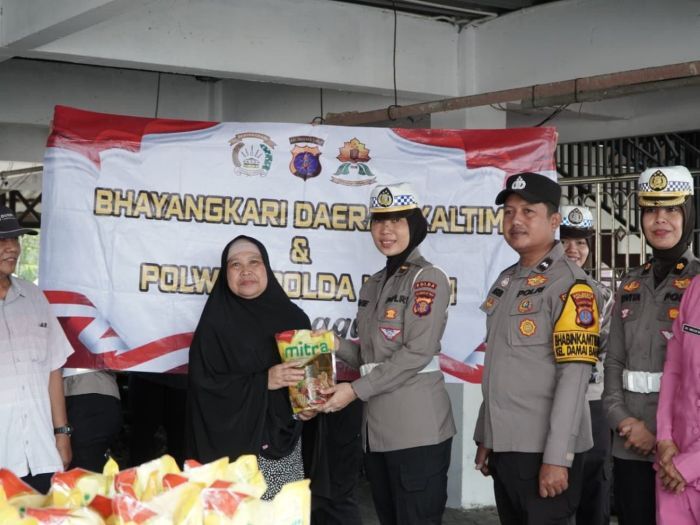 Polwan Polda Kaltim Bersama Bhayangkari Daerah Kaltim Berbagi Kepedulian kepada Masyarakat