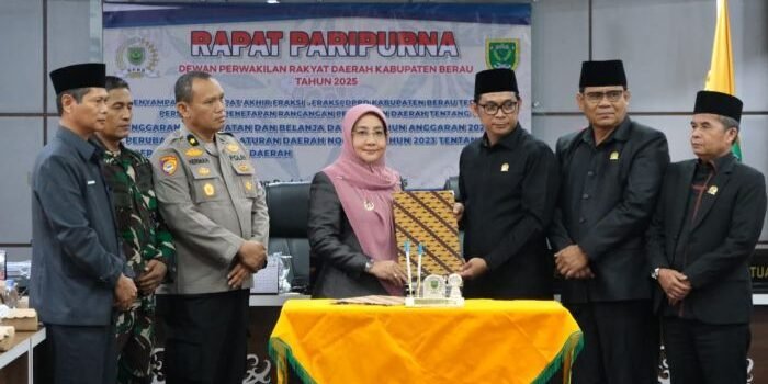 APBD Tahun Anggaran 2026 sebesar Rp 3,42 triliun disahkan Pemkab Berau dan DPRD Saat Rapat Paripurna, pada Minggu malam (30/11/2025).  Foto: HO/Diskominfo Berau
