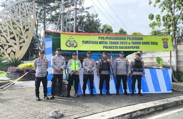 Satbrimob Polda kaltim selaku Satgas Tindak terus mengintensifkan kegiatan patroli dan pengamanan di Pos Pelayanan Nataru, pada Senin (22/12/2025). Foto: HO/Humas Polda Kaltim