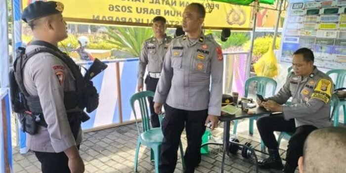 Satbrimob Polda kaltim selaku Satgas Tindak terus mengintensifkan kegiatan patroli dan pengamanan di Pos Pelayanan Nataru, pada Senin (22/12/2025). Foto: HO/Humas Polda Kaltim