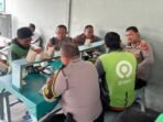 Satuan Samapta Polresta Balikpapan berdialog bersama Ojol di Warung Ojol Pasar Baru, Balikpapan Selatan Satuan Samapta Polresta Balikpapan berdialog bersama Ojol di Warung Ojol Pasar Baru, pada Senin (15/12/2025). Foto: HO/Humas Polresta Balikpapan
