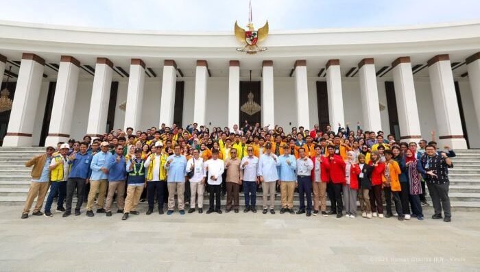 Sebanyak 124 mahasiswa dari berbagai universitas dan daerah di Indonesia melakukan kunjungan lapangan ke sejumlah proyek strategis di IKN, pada Selasa (2/12/2025). Foto: HO/Humas Otorita IKN