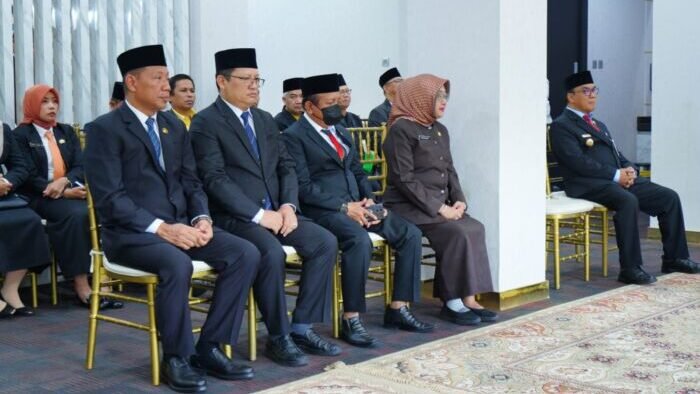 Selain melantik Pj Sekda, Wali Kota Balikpapan juga mengambil sumpah jabatan Direktur Teknik PT Tirta Manuntung Balikpapan (PTMB), pada Rabu (24/12/2025). Foto: HO/Humas Pemkot Balikpapan