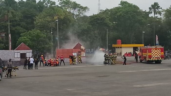 Simulasi Tanggap Darurat Bencana Hidrometeorologi, di Halaman Balikpapan Sport and Convention Center (BSCC)/Dome, pada Sabtu (6/12/2025). Foto: BorneoFlash/Niken Sulastri