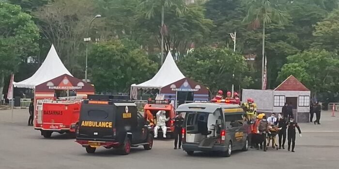 Simulasi Tanggap Darurat Bencana Hidrometeorologi, di Halaman Balikpapan Sport and Convention Center (BSCC)/Dome, pada Sabtu (6/12/2025). Foto: BorneoFlash/Niken Sulastri