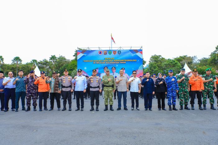 Pangdam VI/Mulawarman Tegaskan Dukungan Kesiapsiagaan Hadapi Bencana Hidrometeorologi pada Simulasi Penanggulangan Bencana Kaltim 2025