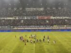 Situasi usai pertandingan Persib Bandung melawan Borneo FC Situasi usai pertandingan Persib Bandung melawan Borneo FC di Stadion Gelora Bandung Lautan Api, Kota Bandung, Jawa Barat, pada Jumat malam (5/12/2025). Foto: HO/ANTARA-Rubby Jovan