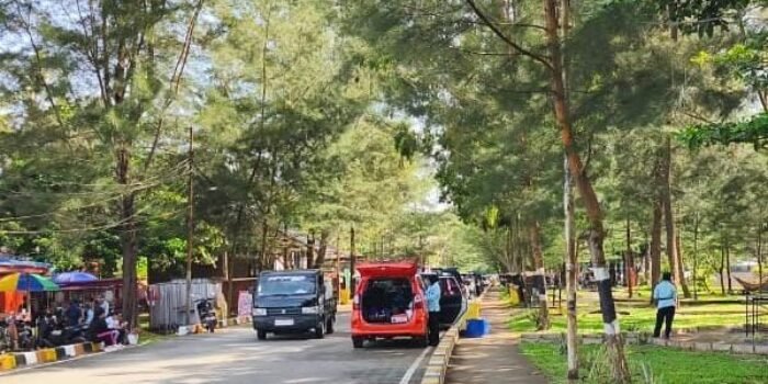 Suasana Pantai Manggar Segara Sari Balikpapan. Foto: BorneoFlash/Niken Sulastri