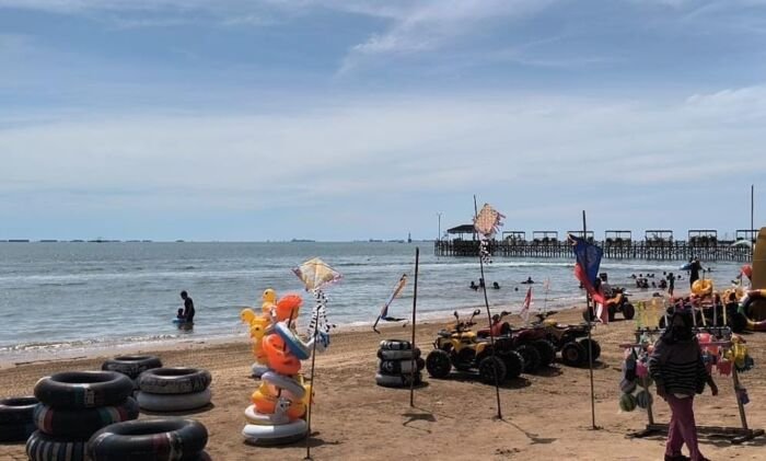 Libur Natal, Hampir 2.000 Pengunjung Padati Pantai Manggar Balikpapan