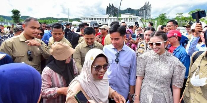 Wakil Presiden Republik Indonesia (Wapres), Gibran Rakabuming, menyapa langsung masyarakat yang tengah berkunjung ke kawasan IKN, Selasa (30/12/2025). Foto: HO/Humas Otorita IKN