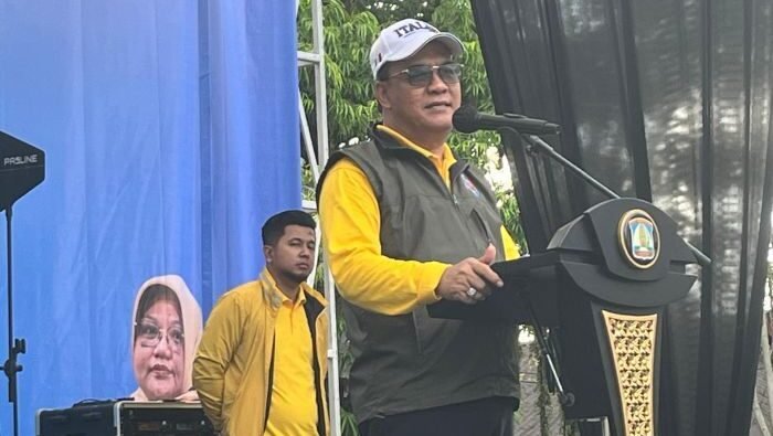 Wakil Wali Kota Balikpapan, Bagus Susetyo, Saat Fun Walk Hari Bakti PU ke-80, di Halaman Dinas Perumahan dan Permukiman Kota Balikpapan, pada Jumat (5/12/2025). Foto: BorneoFlash/Niken Sulastri