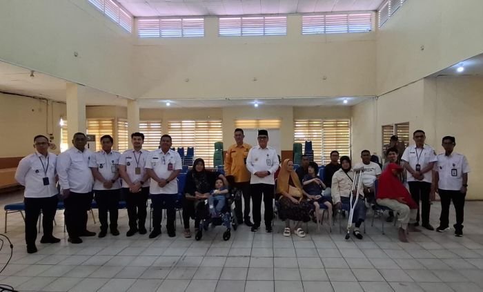 Wujud Komitmen Pemkot Balikpapan, Salurkan Bantuan Sembako dan Peralatan Kerja untuk Disabilitas 