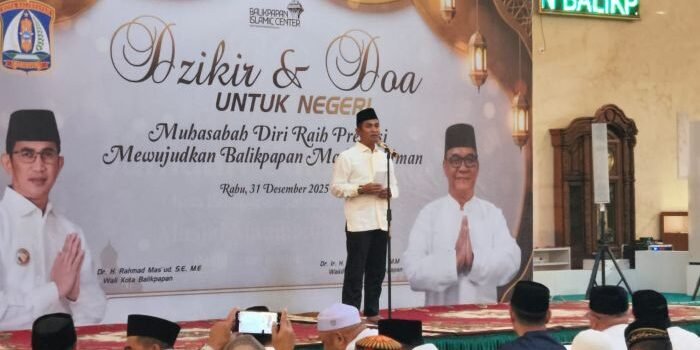 Wali Kota Balikpapan, H. Rahmad Mas’ud Saat Kegiatan dzikir dan doa bersama yang digelar di Masjid Madinatul Iman BIC, pada Rabu Malam (31/12/2025). Foto: BorneoFlash/Ist