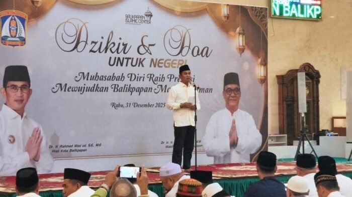 Wali Kota Balikpapan, H. Rahmad Mas’ud Saat Kegiatan dzikir dan doa bersama yang digelar di Masjid Madinatul Iman BIC, pada Rabu Malam (31/12/2025). Foto: BorneoFlash/Ist