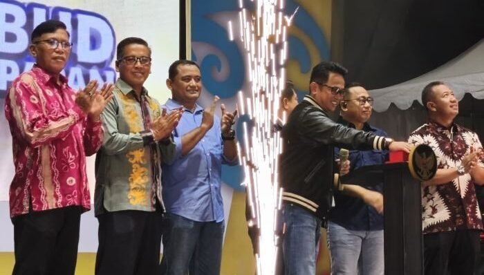 Wali Kota Balikpapan H. Rahmad Mas’ud menutup Pekan Kebudayaan Daerah 2025, di Balikpapan Sport And Convention Center (BSCC)/Dome, pada Rabu malam (10/12/2025). Foto: BorneoFlash/Ist