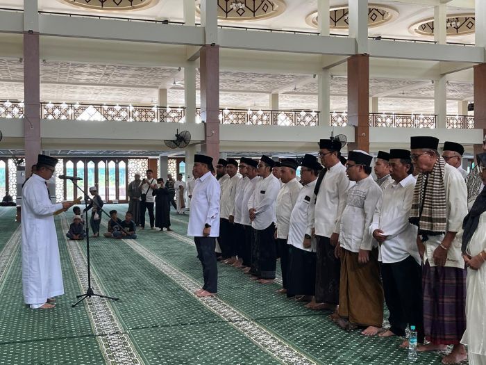 Wali Kota Balikpapan Kukuhkan Pengurus Badan Pengelola Masjid Madinatul Iman Periode 2025–2030
