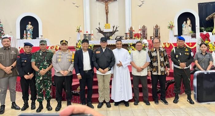 Wali Kota Samarinda Andi Harun bersama Forkopimda saat memantau kesiapan pengamanan Malam Natal di sejumlah gereja. Foto: BorneoFlash/Nur Ainunnisa
