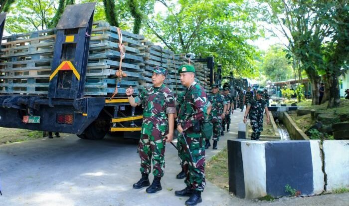 Pangdam VI/Mlw, Mayjen TNI Krido Pramono, S.H., M. Si., pimpin Apel Gelar Pasukan Kesiapan Yonzipur 17/AD dalam rangka membantu percepatan penanganan pasca bencana alam di Provinsi Aceh, pada Rabu (24/12/2025). Foto: HO/Pendam VI/Mlw