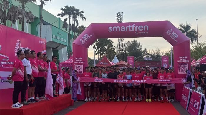 Peserta SMARTFREN Fun Run Pontianak, di Stadion Sultan Syarif Abdurahman, Pontianak, pada Minggu (301/11/2025). Foto: HO/XLSMART
