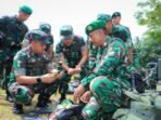 Pangdam VI/Mlw, Mayjen TNI Krido Pramono, S.H., M. Si., pimpin Apel Gelar Pasukan Kesiapan Yonzipur 17/AD dalam rangka membantu percepatan penanganan pasca bencana alam di Provinsi Aceh, pada Rabu (24/12/2025). Foto: HO/Pendam VI/Mlw