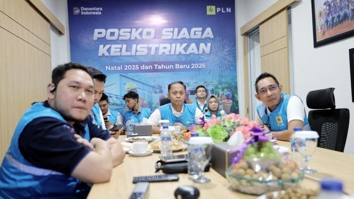 General Manager PLN UID Kaltimra, Muchamad Chaliq Fadli saat memantau kesiapan sistem kelistrikan melalui rapat koordinasi daring bersama seluruh UP3 se-Kaltimra. Foto: HO/PLN UID Kaltimra