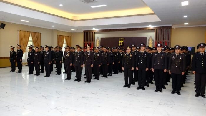 445 Personel Polda Kaltim Terima Tanda Kehormatan Satyalencana Pengabdian di Gedung Mahakam Polda Kaltim, pada Senin (26/1/2026). Foto: HO/Humas Polda Kaltim