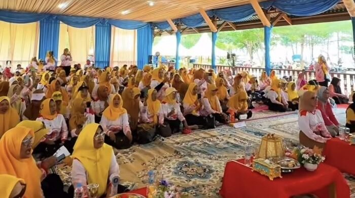 Acara Family Gathering Emak-Emak Balikpapan, di Pantai Manggar Balikpapan, pada Rabu (7/1/2026). Foto: BorneoFlash/Ist