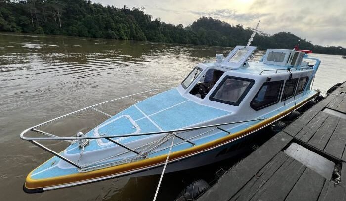 Ambulans terapung bantuan Pemerintah Provinsi Kalimantan Timur. Foto: HO/adpim Kaltim