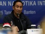 Kepala Badan Narkotika Nasional (BNN) RI Komjen Pol Suyudi Ario Seto memberikan keterangan pers terkait penangkapan buronan internasional asal Indonesia Dewi Astutik alias Mami alias Dinda di Gedung 600, Bandara Soekarno Hatta, Tangerang, Banten, Selasa (2/12/2025). Dewi Astutik alias Mami alias Dinda merupakan aktor intelektual penyelundupan dua ton sabu senilai Rp5 triliun ke Indonesia yang merupakan jaringan Golden Triangle yang digagalkan pada Mei 2025 dan berhasil ditangkap BNN bersama Kepolisian Kamboja, KBRI Phnom Penh, Atase Pertahanan RI di Kamboja, serta Badan Intelijen Strategis (BAIS) TNI di Sihanoukville, Kamboja pada Senin (1/12). FOTO : ANTARA/Muhammad Iqbal/bar
