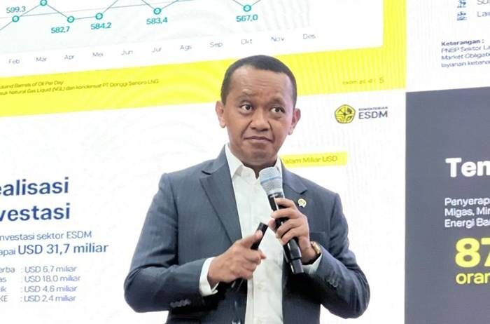 Menteri Energi dan Sumber Daya Mineral (ESDM) Bahlil Lahadalia memberi paparan dalam Konferensi Pers Capaian Kinerja Sektor ESDM Tahun 2025 yang digelar di Kantor Kementerian ESDM, Jakarta, Kamis (8/1/2026). FOTO : ANTARA/Putu Indah Savitri