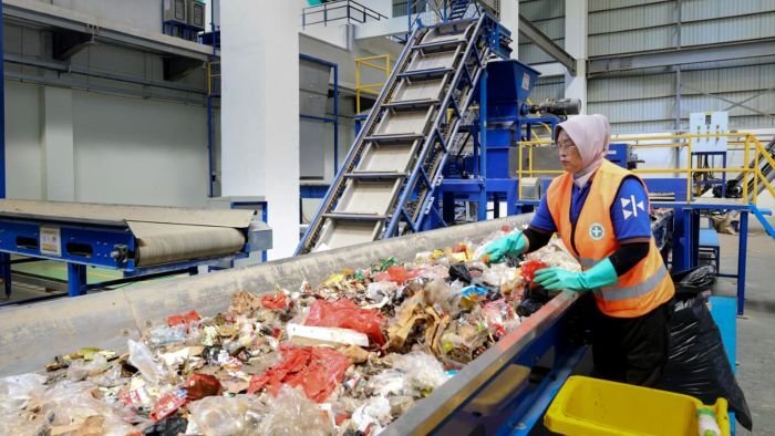 Bangunan Pengelolaan (BP) 1 merupakan salah satu area bangunan yang terdapat pada TPST, yang berfungsi menjadi bangunan pengolahan fisika. Foto: HO/Humas Otorita IKN