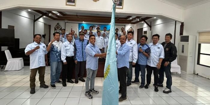 Debi kembali dipercaya memimpin PWI Kota Balikpapan periode 2026–2029 dalam Konferensi di Aula Rumah Jabatan Wakil Wali Kota Balikpapan, pada Kamis (29/1/2026). Foto: BorneoFlash/Ist