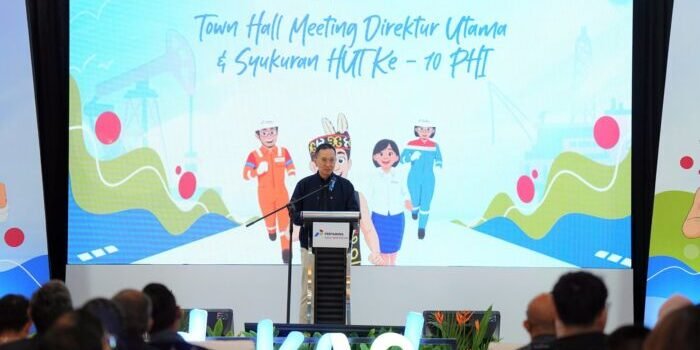 Direktur Utama PHI Sunaryanto menyampaikan catatan kinerja positif sepanjang tahun 2025 dari aspek keselamatan, operasi, lingkungan, dan tata kelola perusahaan saat Townhall Meeting (THM) di Jakarta pada Kamis (22/1/2026), yang sekaligus menjadi momen peringatan HUT Satu Dekade PHI bertemakan “10 Years Strong for Indonesia”. Foto: HO/PHI