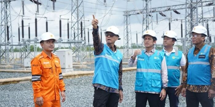 Direktur Utama PLN Darmawan Prasodjo, saat melakukan kunjungan kerja ke KEK Setangga, Kabupaten Tanah Bumbu, Kalimantan Selatan, pada Selasa (13/1/2026). Foto:  HO/PLN UIP Kalimantan Bagian Timur