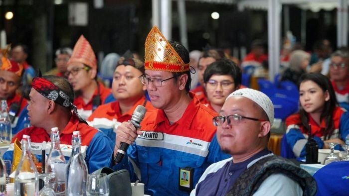 General Manager PT KPI Unit Balikpapan, Novie Handoyo Anto saat Town Hall Meeting (THM) dan Management Walkthrough (MWT) pada malam pergantian tahun menuju 2026. Foto: HO/KPI Unit Balikpapan