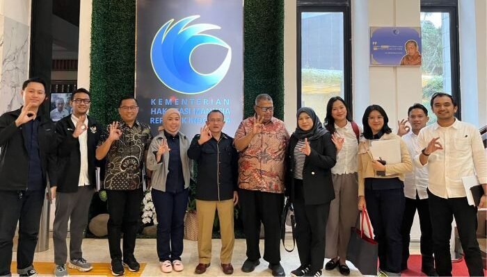 I.League turut mendampingi PSSI dalam memenuhi panggilan KemenHAM Terkait Isu Rasisme dan Bullying, Pertemuan yang berlangsung di Ruang Pengaduan Marsinah Kantor KemenHAM RI, Jakarta. Foto: HO/I.League