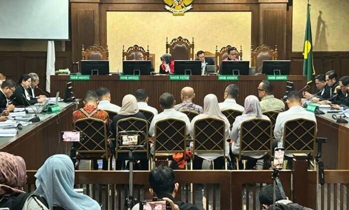 Wamenaker periode 2024–2025 Immanuel (Noel) Ebenezer Gerungan bersama 10 terdakwa lainnya dalam sidang pembacaan surat dakwaan di Pengadilan Tindak Pidana Korupsi pada Pengadilan Negeri Jakarta Pusat, Senin (19/1/2026). FOTO: ANTARA/Agatha Olivia Victoria
