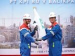 Jajaran manajemen PT KPI Unit Balikpapan, para pekerja, mitra kerja, serta kontraktor yang terlibat langsung menghadiri proses pemeliharaan kilang di Jl. 113 Sisi Timur RPPK Balikpapan 2, pada Senin (19/1/2026). Foto: HO/KPI Unit Balikpapan