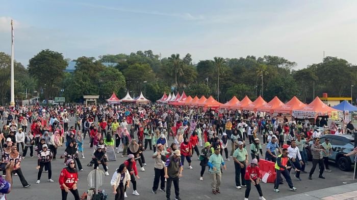 Senam Bersama Sebelum Kegiatan Jalan Sehat berbasis Germas yang digelar di Halaman BSCC/Dome, pada Minggu (25/01/2026). Foto: BorneoFlash/Niken Sulastri