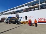 Kapal feri Dharma Kartika IX yang baru tiba dan sandar di Pelabuhan Semayang Kapal feri Dharma Kartika IX yang baru tiba dan sandar di Pelabuhan Semayang Balikpapan, Kalimantan Timur, dilaporkan mengalami kondisi miring, pada Selasa (27/1/2026). Foto: BorneoFlash/Niken Sulastri