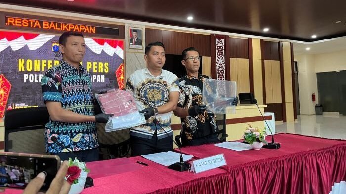 Kasat Reskrim AKP Zeska Julian Taruna Wijaya, saat mengungkap pembunuhan di Gunung Bugis, di Lobi Polresta Balikpapan, pada Jumat (30/1/2026). Foto: BorneoFlash/Niken Sulastri