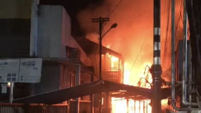 Kebakaran rumah kosong terjadi di Kawasan Kelurahan Gunung Sari Ulu, Kecamatan Balikpapan Tengah, pada Rabu (21/1/2026). Foto: BorneoFlash/Ist