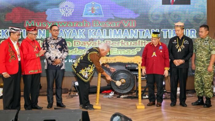Kepala Otorita IKN, Basuki Hadimuljono, membuka agenda Mubes Persekutuan Dayak Kalimantan Timur (PDKT) VII di Multifunction Hall Kantor Bersama 3, KIPP Nusantara, pada Sabtu (24/1/2026). Foto: HO/Humas Otorita IKN