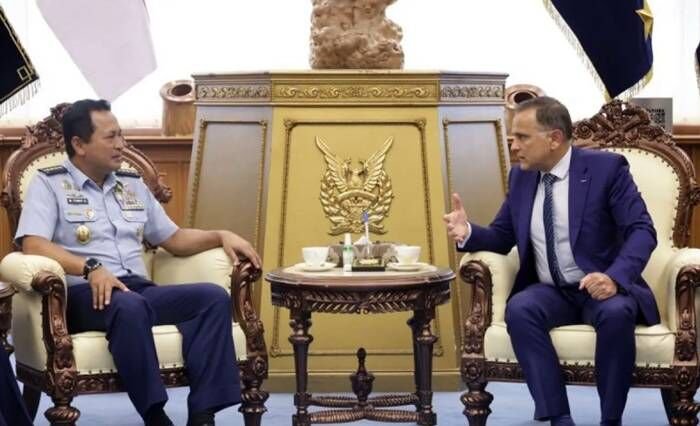 Kepala Staf TNI AU, Marsekal TNI Mohamad Tonny Harjono bertemu dengan Managing Director PT Airbus Indonesia Nusantara, Regis Antomarchi, di Ruang CC KSAU, Mabesau, Cilangkap, Jakarta Timur, Kamis, (8/1/2026) FOTO: ANTARA/HO-Dinas Penerangan TNI AU