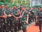 Pangdam VI/Mlw Mayor Jenderal TNI Krido Pramono, S.H., M. Si., lakukan pengecekan satuan dalam rangka Kesiapan Kunjungan Kerja Menhan RI, pada Kamis (8/1/2026). Foto: HO/Pendam VI/Mlw