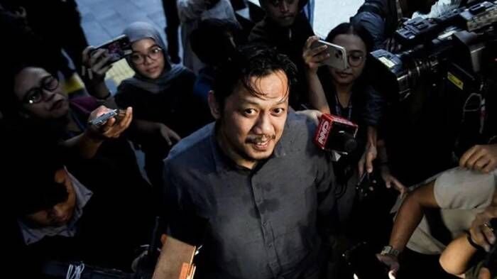 Ketua Bidang Ekonomi PBNU Aizzudin Abdurrahman alias Gus Aiz berjalan usai menjalani pemeriksaan di Gedung KPK Merah Putih, Jakarta, Selasa (13/1/2026). FOTO: ANTARA/Muhammad Adimaja/bar/pri.